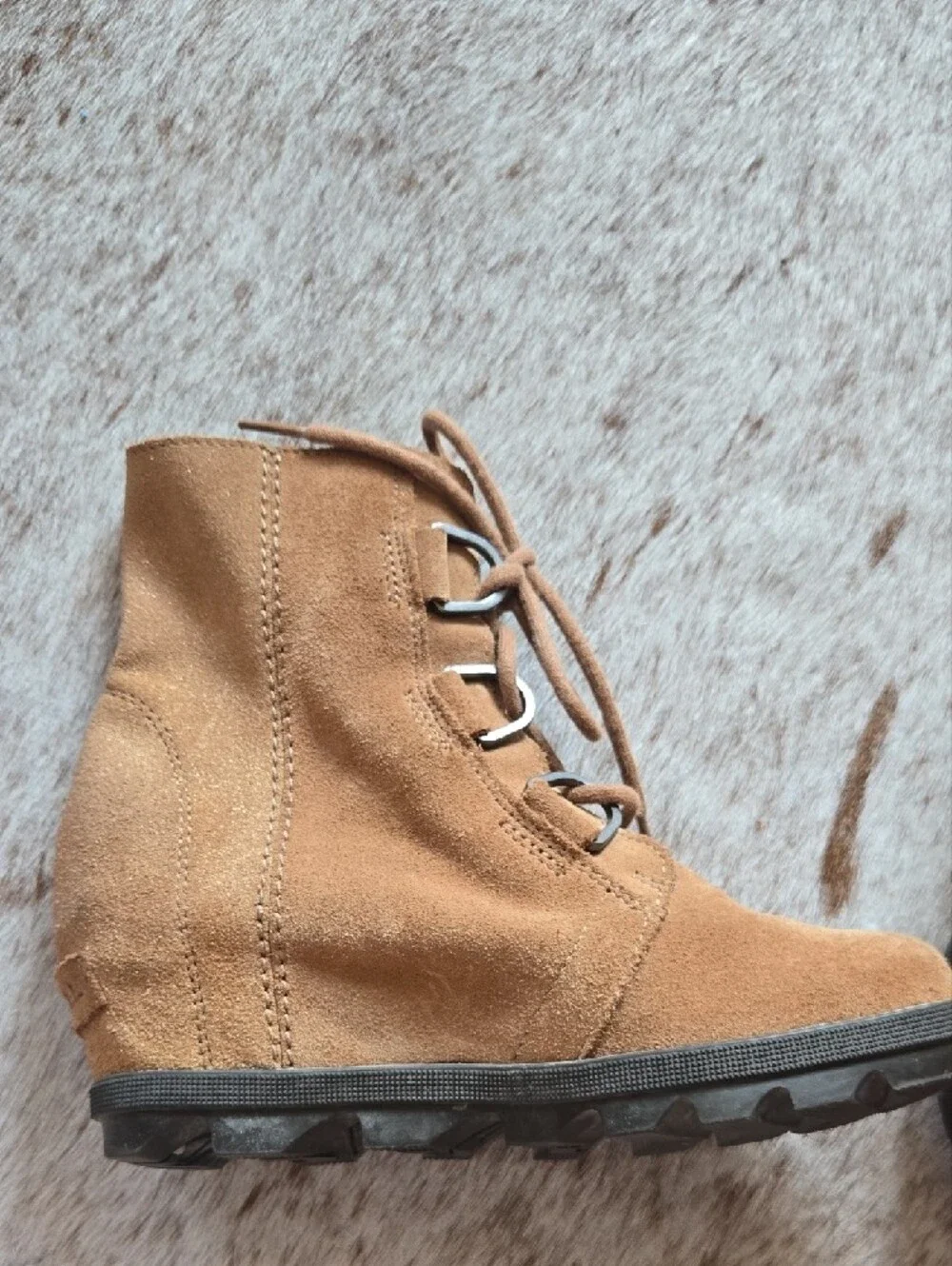Sorel Kids Suede Lace-Up Ankle Boots - Tan